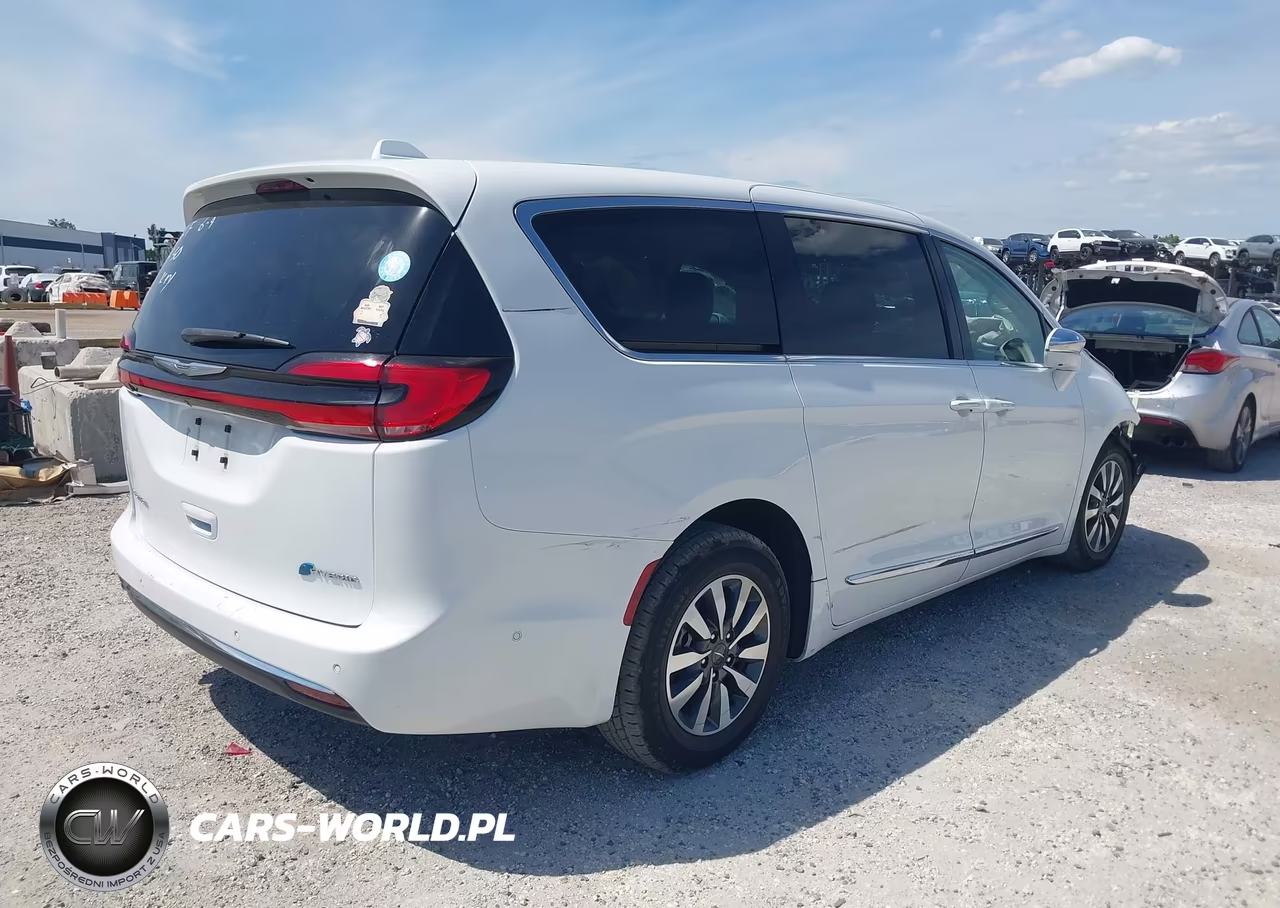 2022 Chrysler Pacifica Hybrid Limited VIN:2C4RC1S78NR161224 - 4