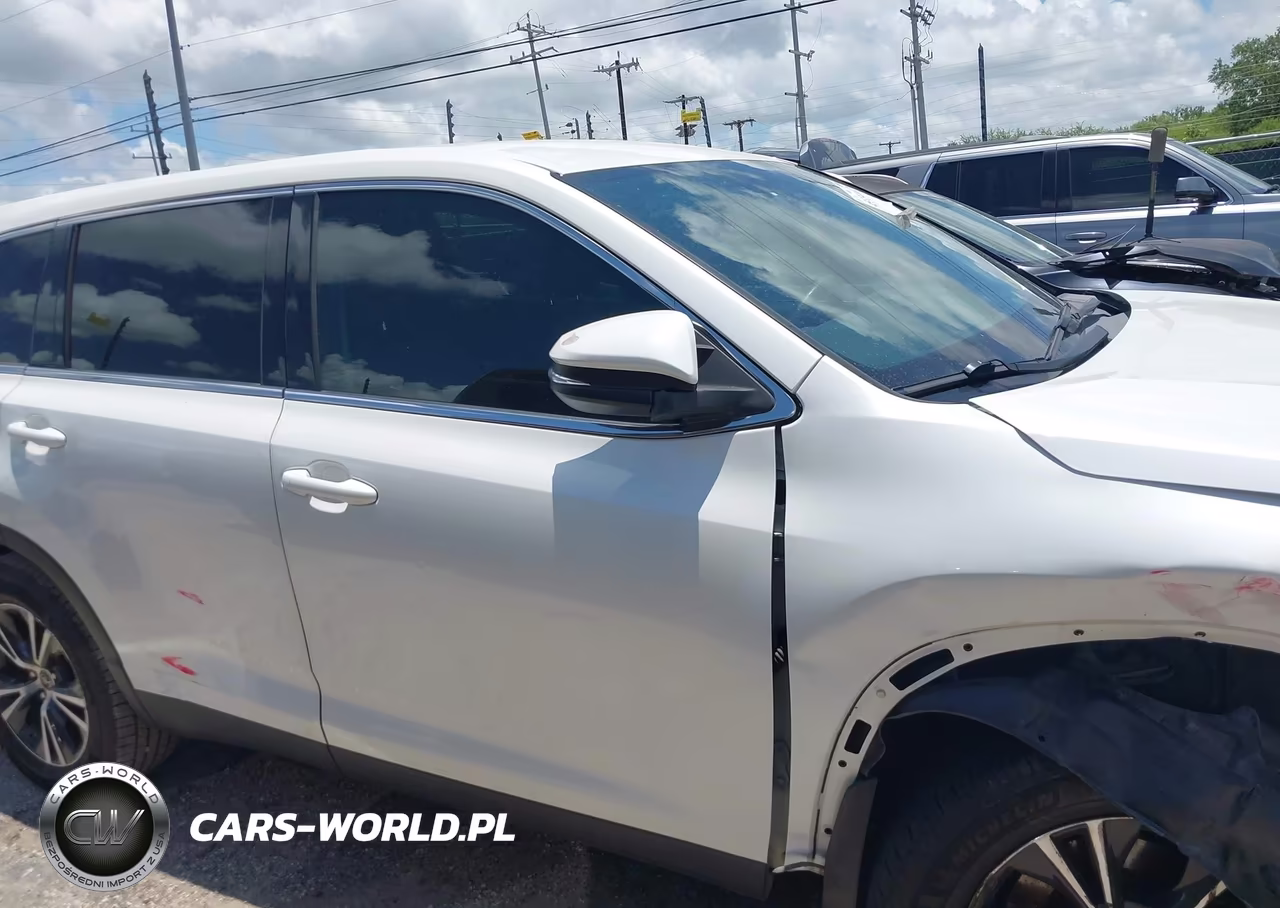 2019 Toyota Highlander Le VIN:5TDZARFH9KS047713 - 14