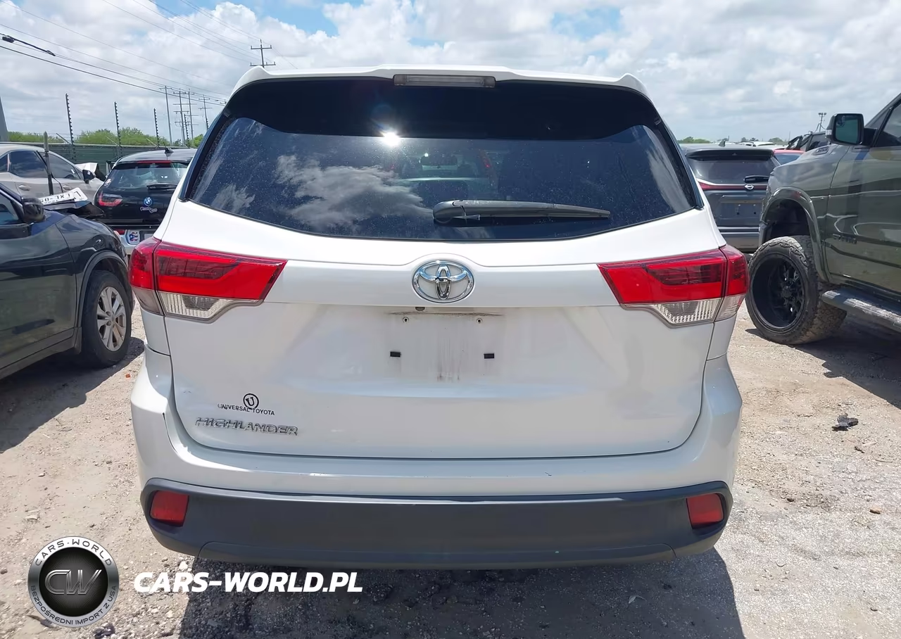 2019 Toyota Highlander Le VIN:5TDZARFH9KS047713 - 17