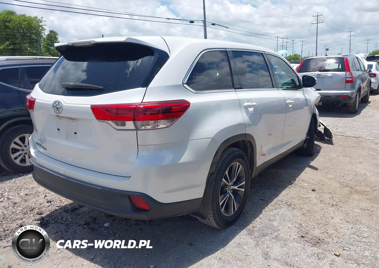 2019 Toyota Highlander Le VIN:5TDZARFH9KS047713 - 4