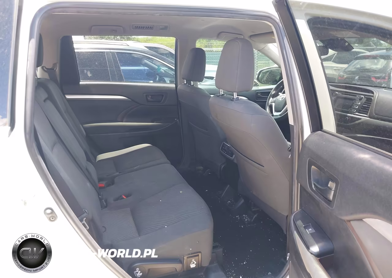 2019 Toyota Highlander Le VIN:5TDZARFH9KS047713 - 8