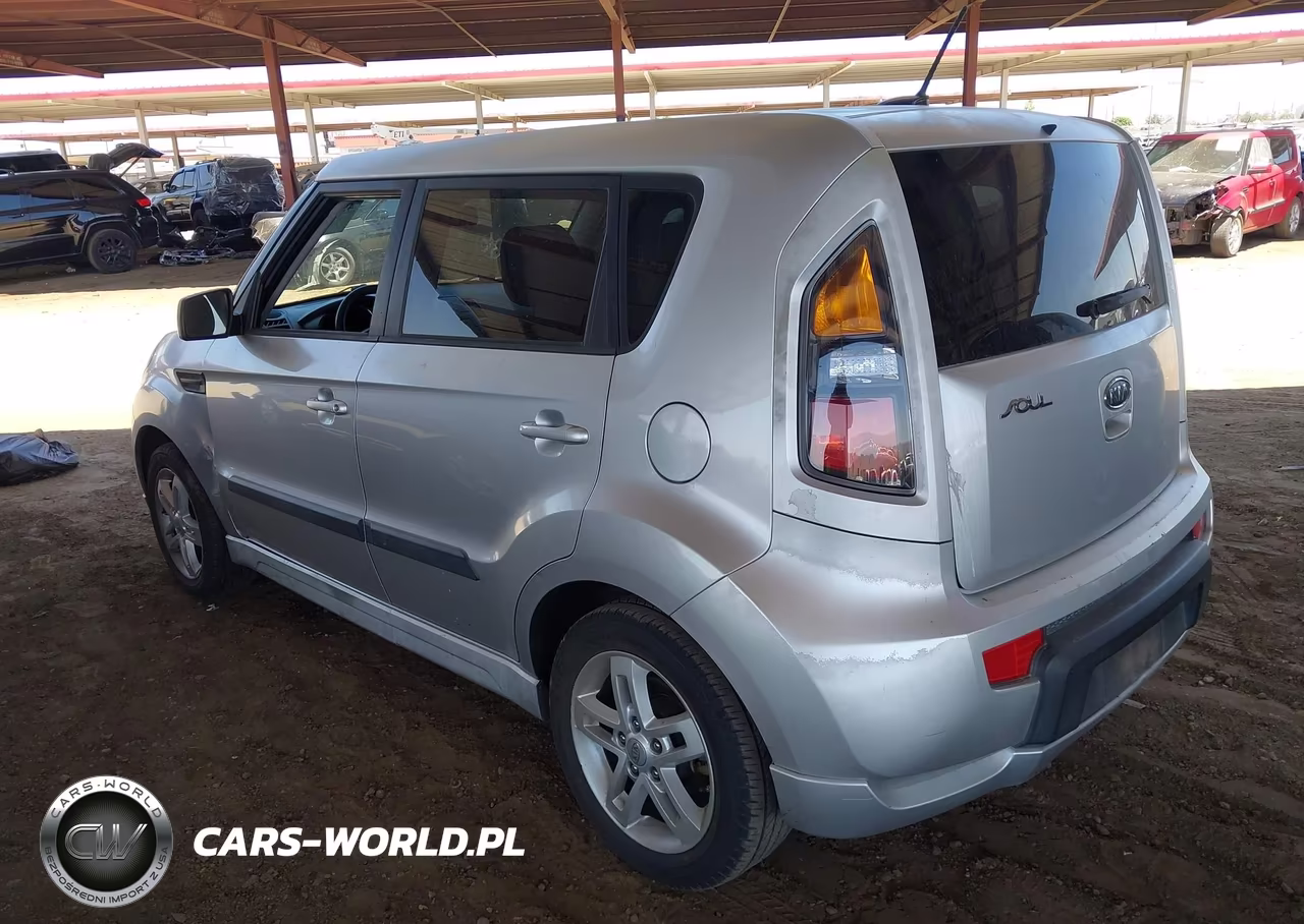 2011 Kia Soul + VIN:KNDJT2A24B7340351 - 3