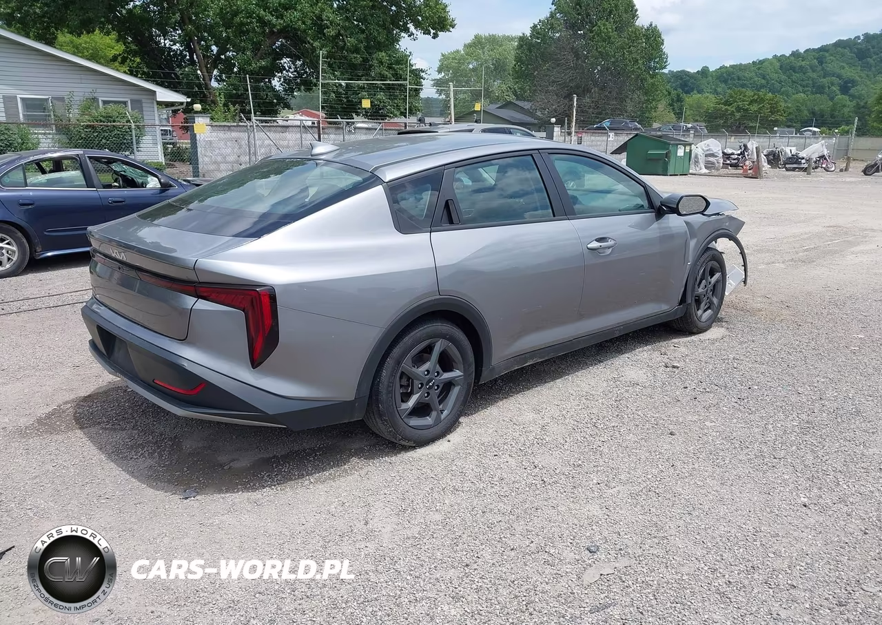 2025 Kia K4 Lxs VIN:3KPFT4DE2SE065926 - 4