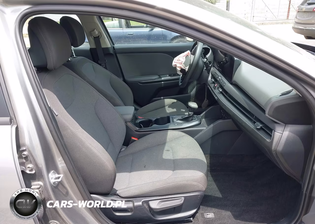 2025 Kia K4 Lxs VIN:3KPFT4DE2SE065926 - 5