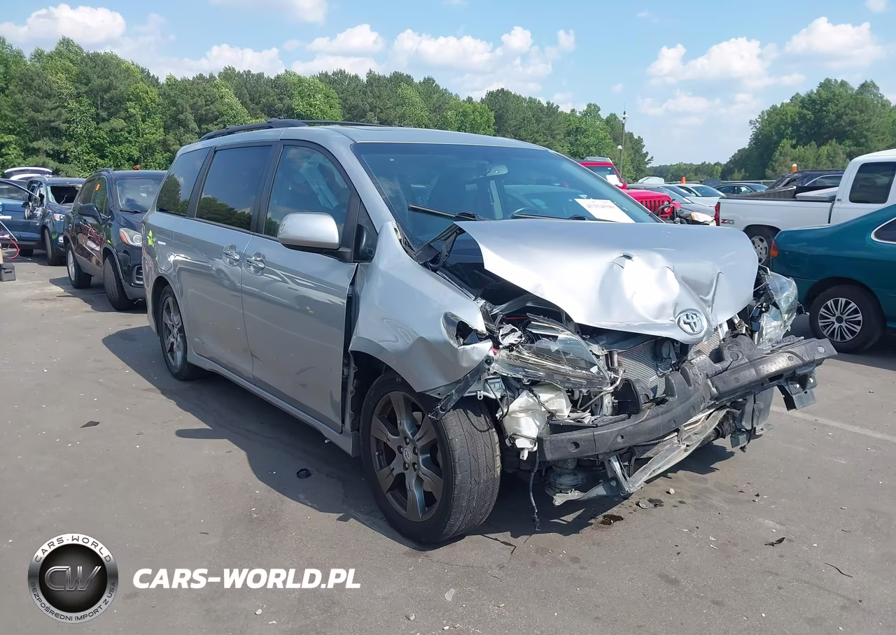 2017 Toyota Sienna Se 8 Passenger