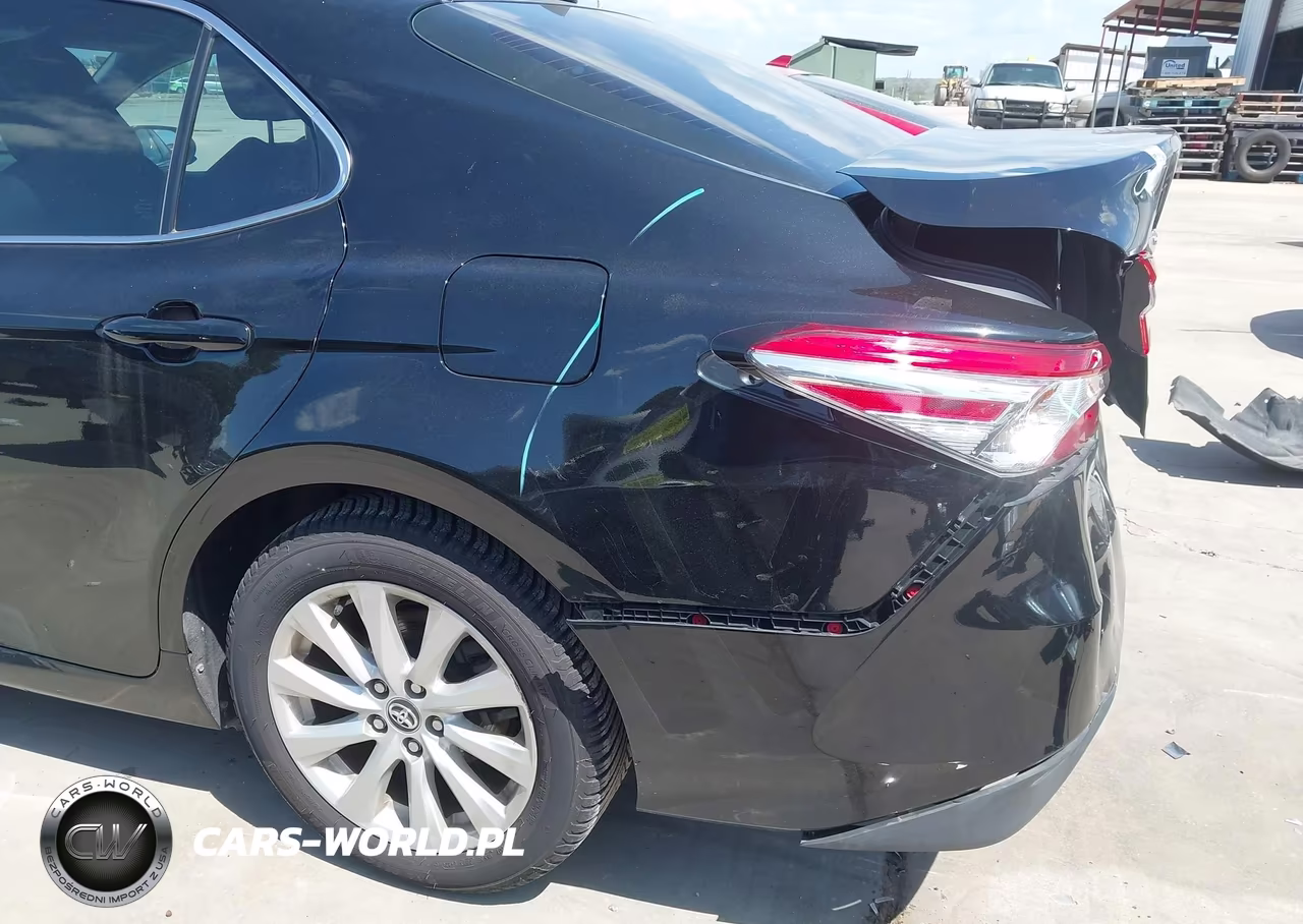 2020 Toyota Camry Le VIN:4T1C11AK7LU894992 - 18