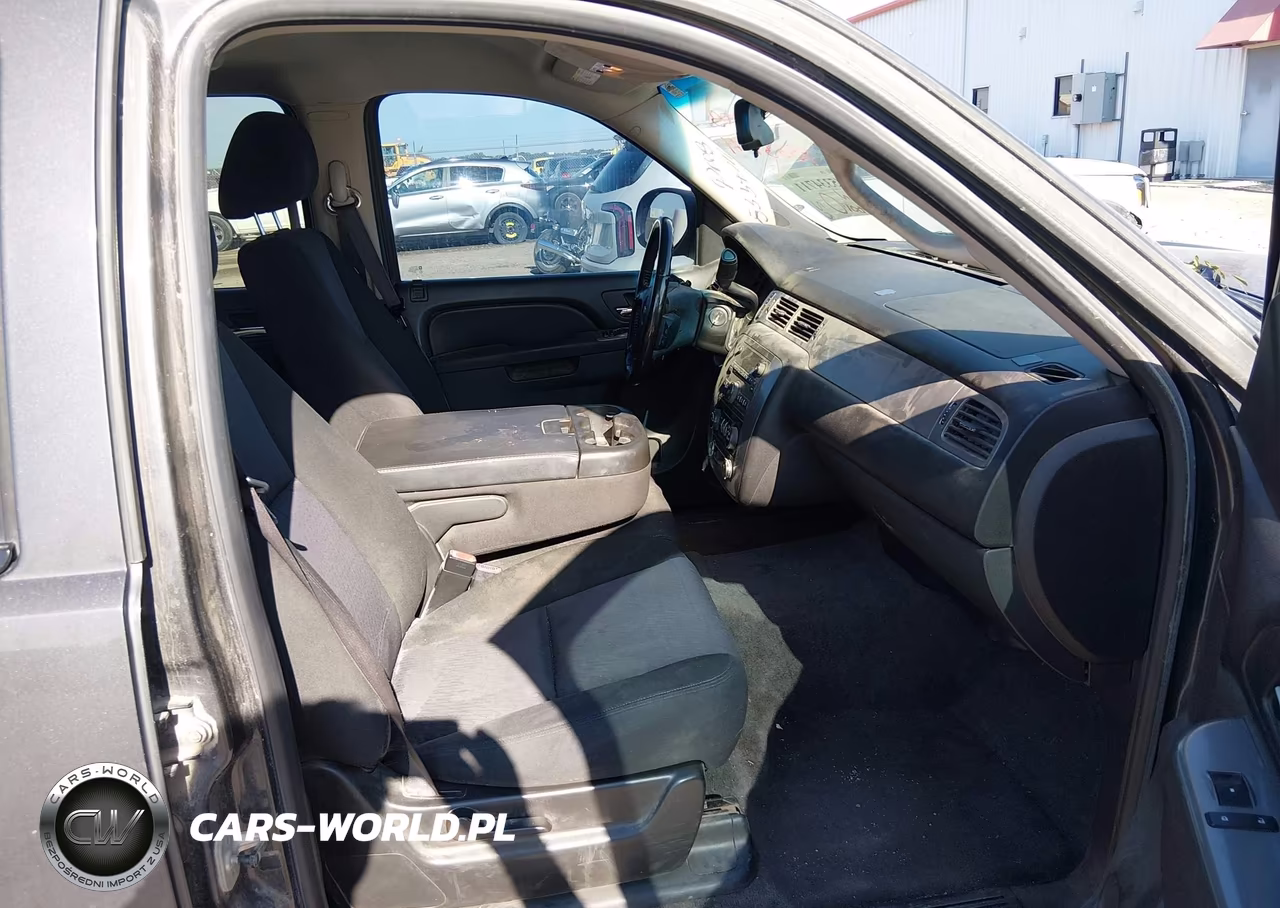 2010 Chevrolet Suburban 1500 Ls VIN:1GNUKHE34AR240377 - 5