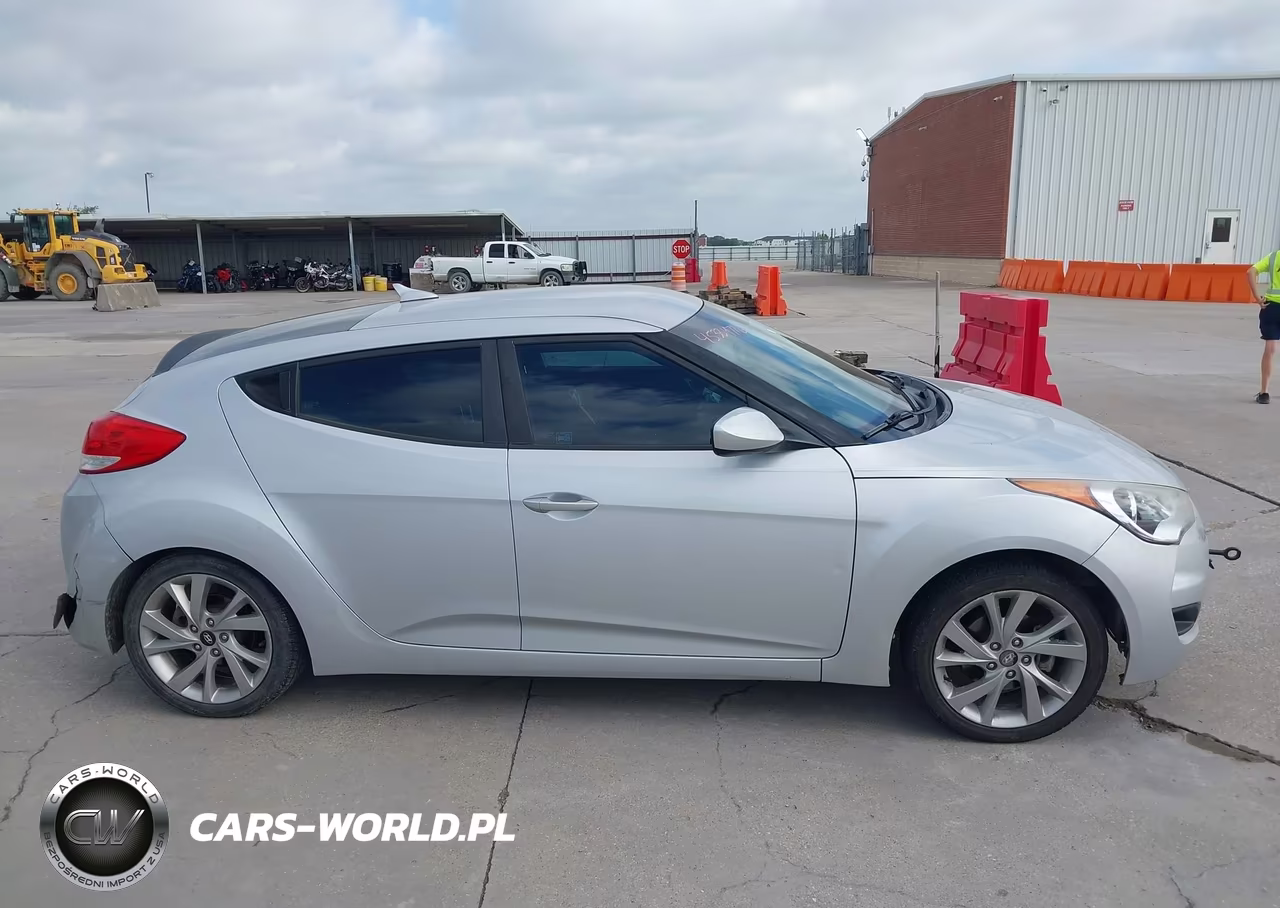 2016 Hyundai Veloster VIN:KMHTC6AD6GU297816 - 13