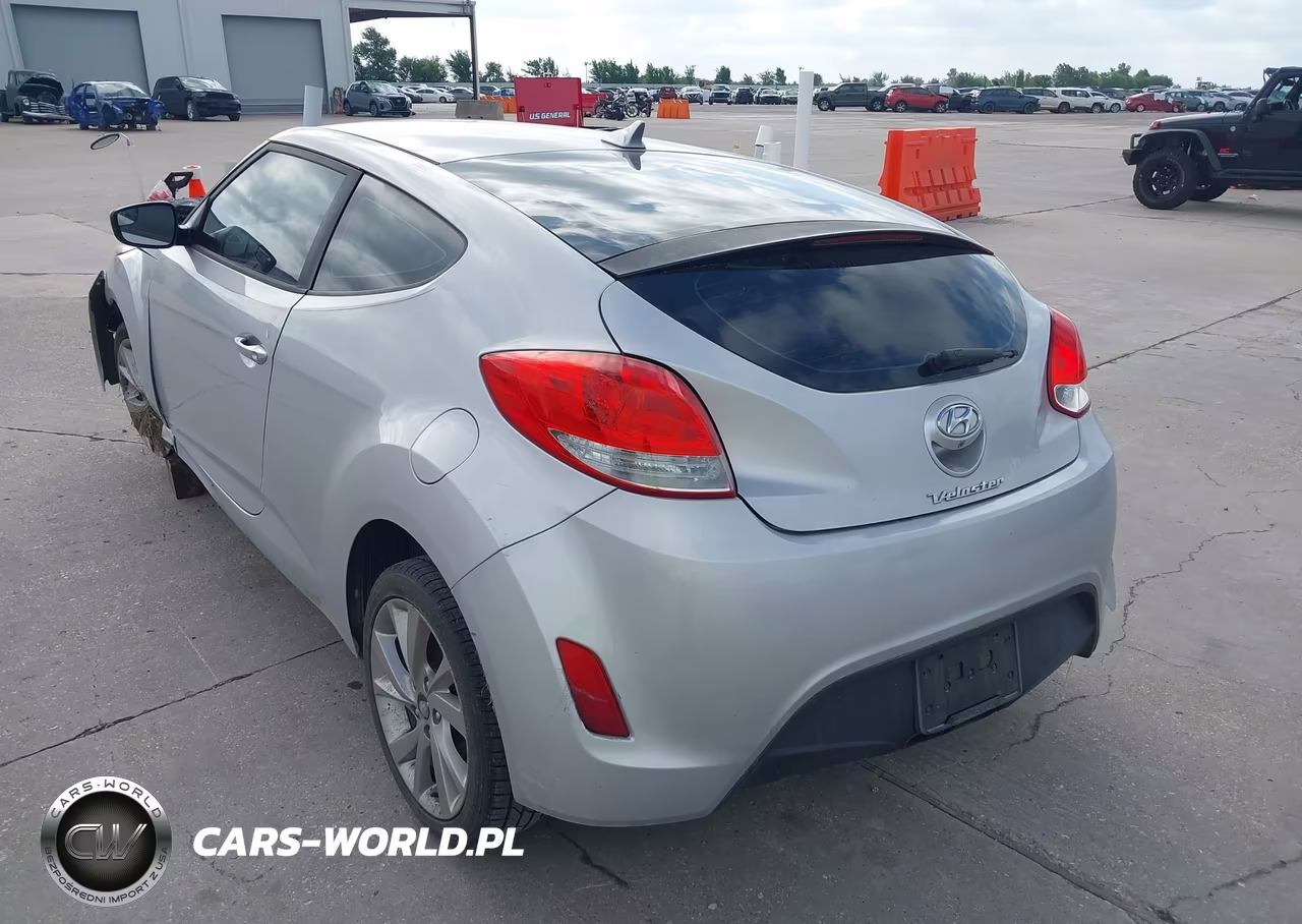 2016 Hyundai Veloster VIN:KMHTC6AD6GU297816 - 3