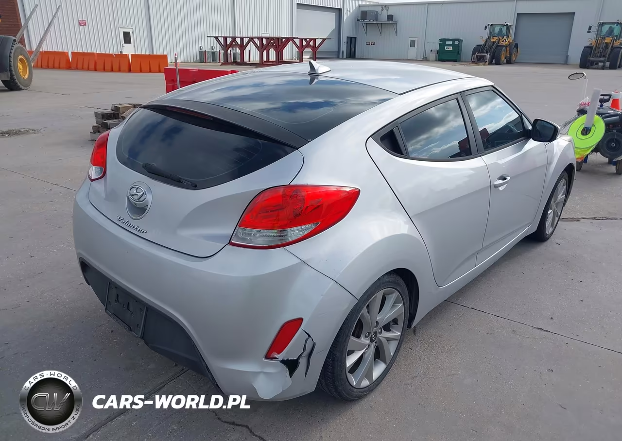 2016 Hyundai Veloster VIN:KMHTC6AD6GU297816 - 4