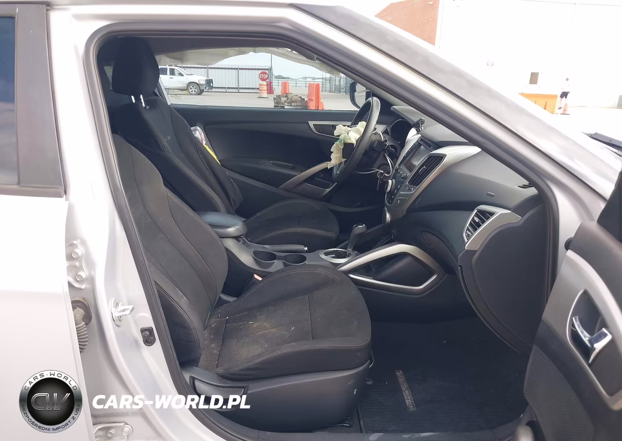 2016 Hyundai Veloster VIN:KMHTC6AD6GU297816 - 5