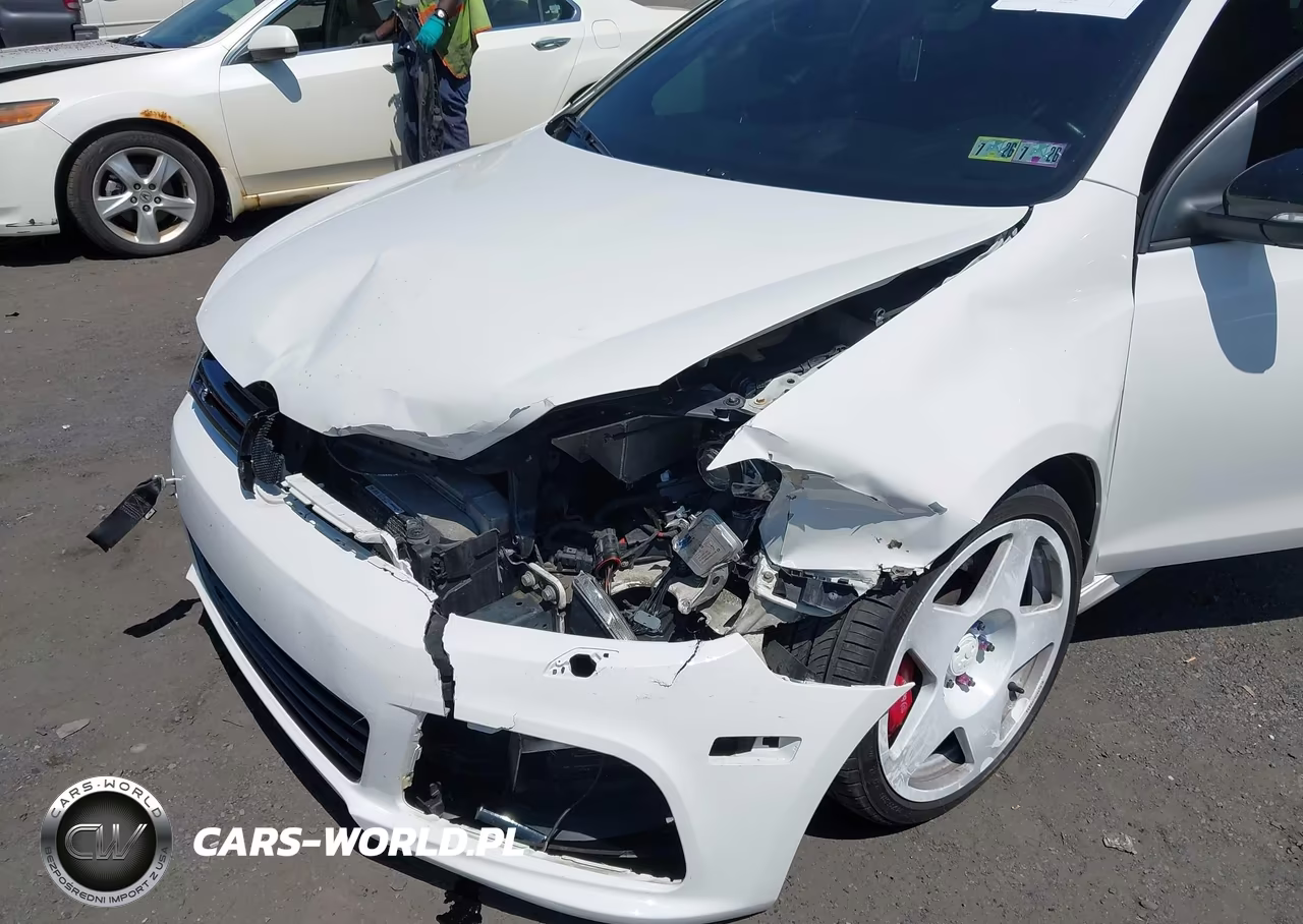 2012 Volkswagen Golf R 4-Door VIN:WVWPF7AJXCW218929 - 17