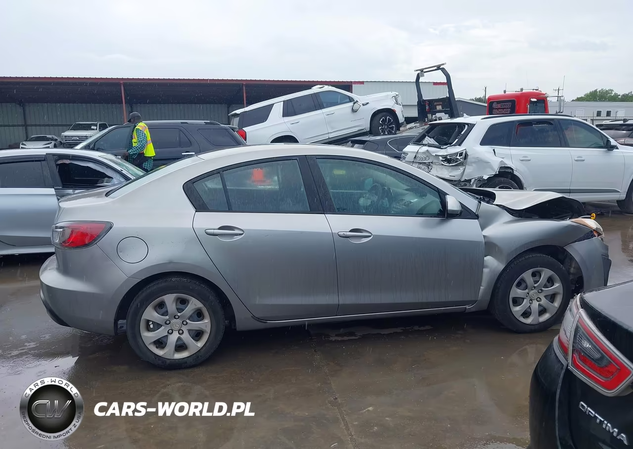 2011 Mazda Mazda3 I Sport VIN:JM1BL1UFXB1496037 - 13