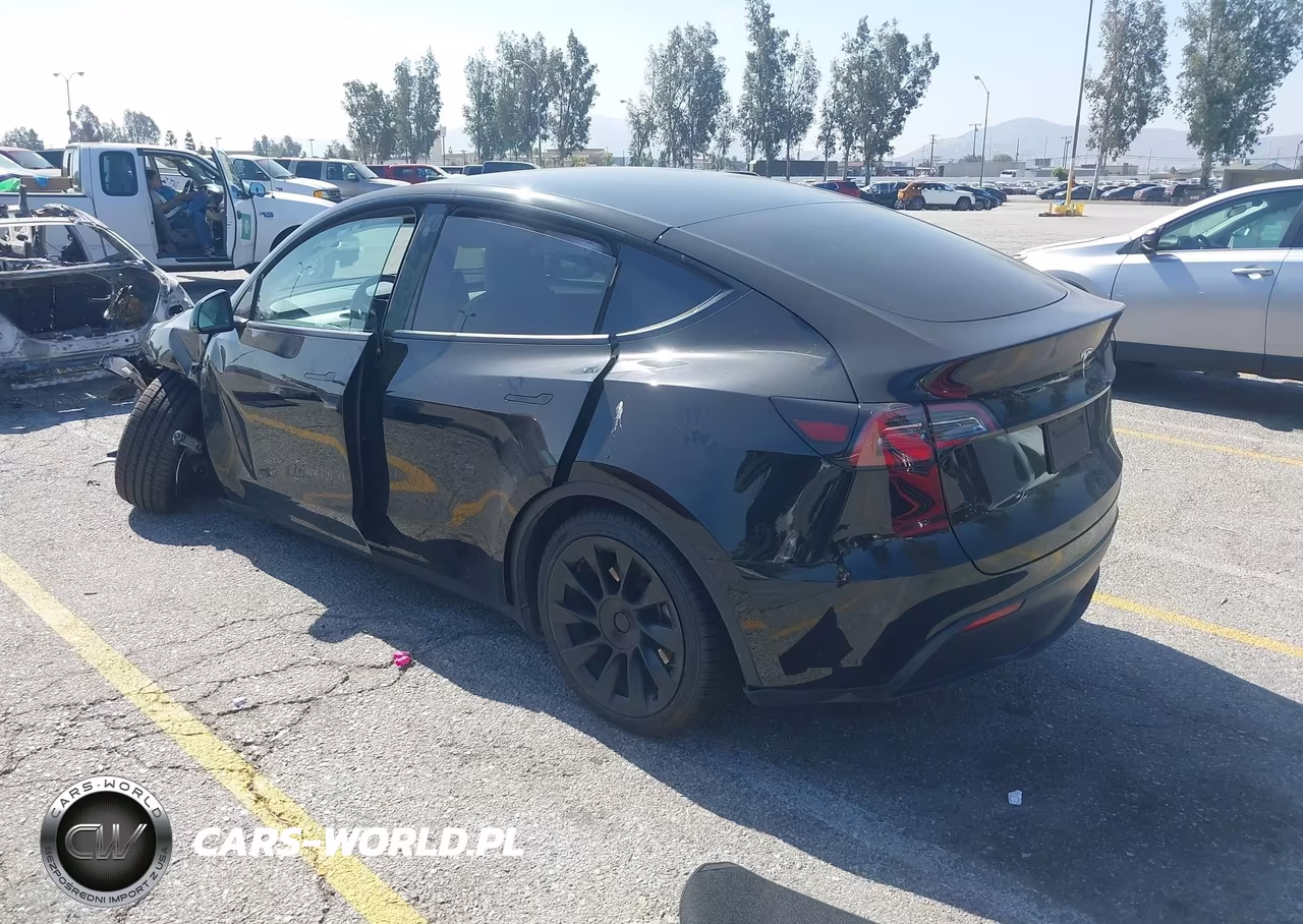 2023 Tesla Model Y Awd-Long Range Dual Motor All-Wheel Drive VIN:7SAYGDEE1PF623734 - 3