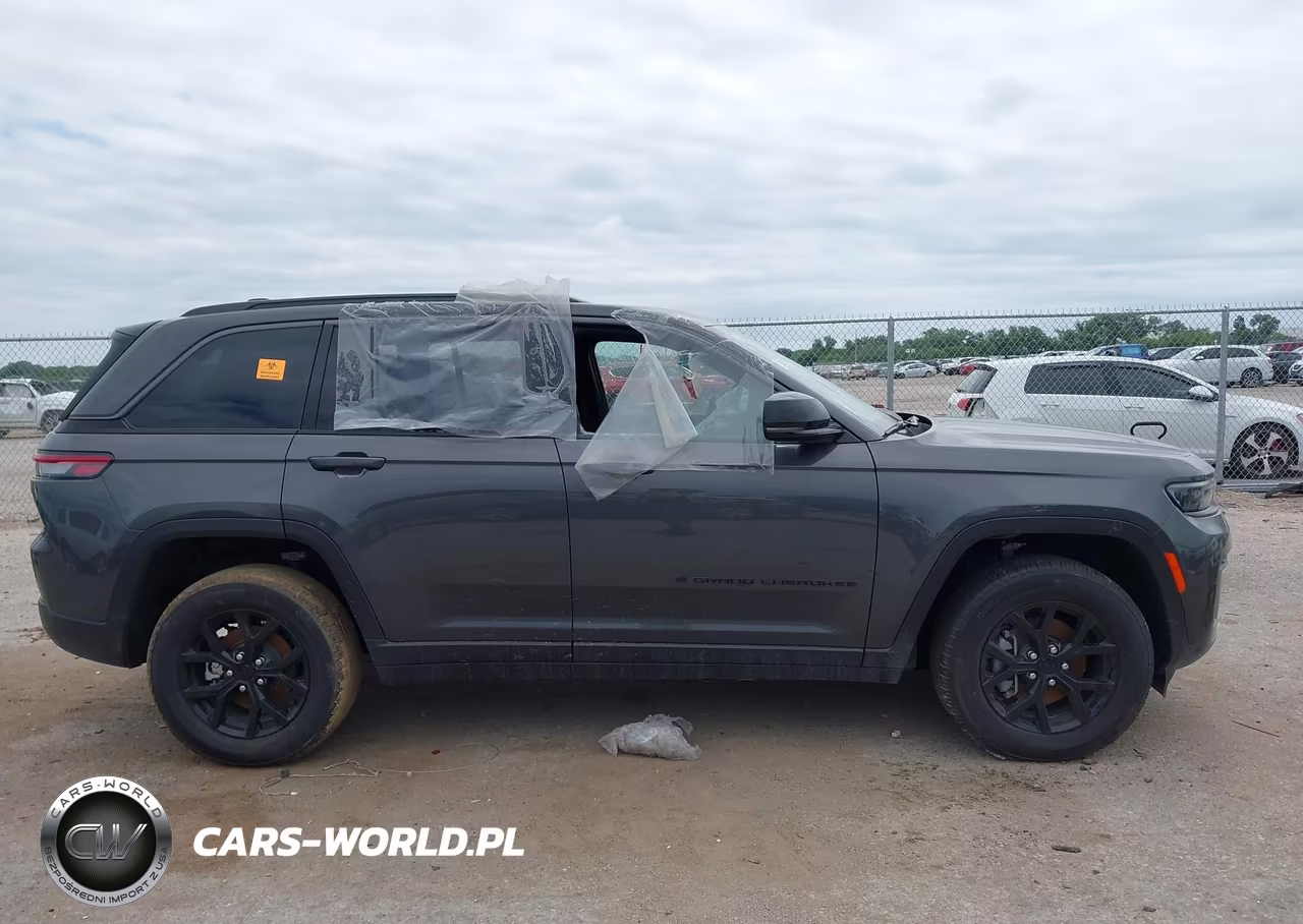 2026 Jeep Grand Cherokee Altitude 4X4 VIN:1C4RJHAR4TC196883 - 13