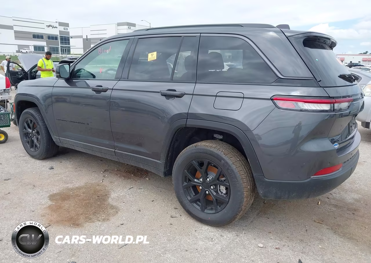 2026 Jeep Grand Cherokee Altitude 4X4 VIN:1C4RJHAR4TC196883 - 3