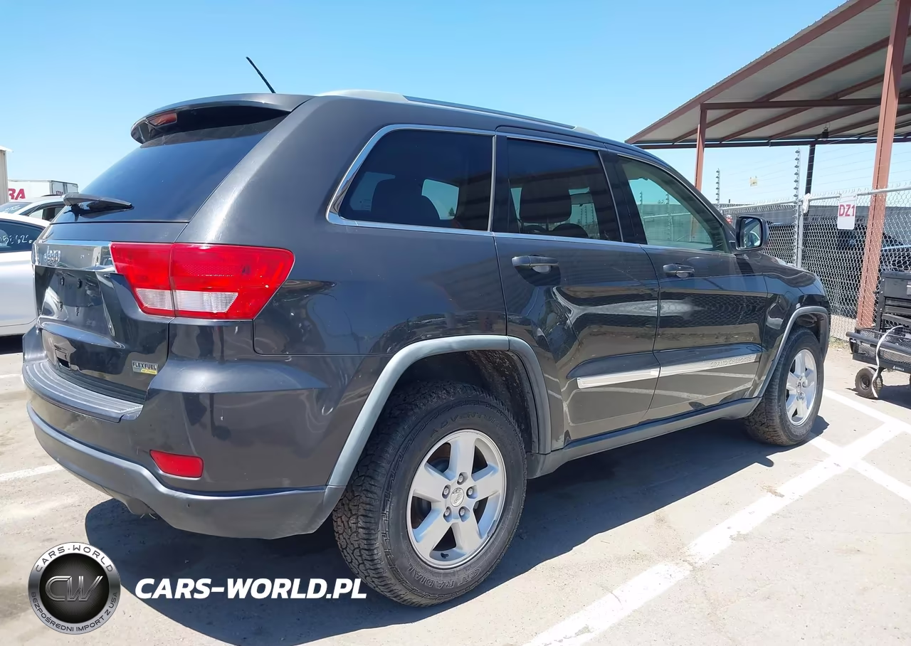 2011 Jeep Grand Cherokee Laredo VIN:1J4RR4GG4BC654650 - 4