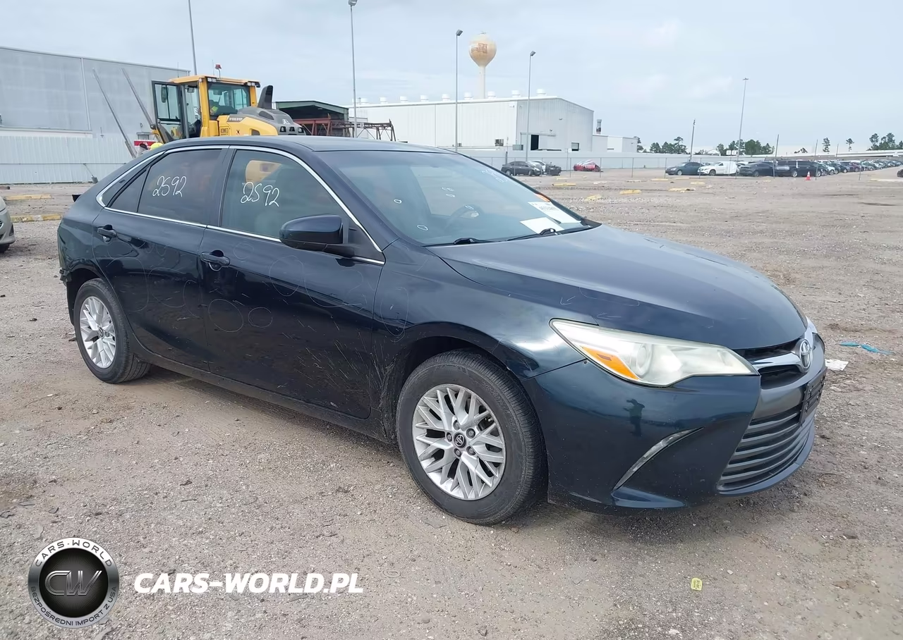 2016 Toyota Camry Le – zdjęcie 1 z 17