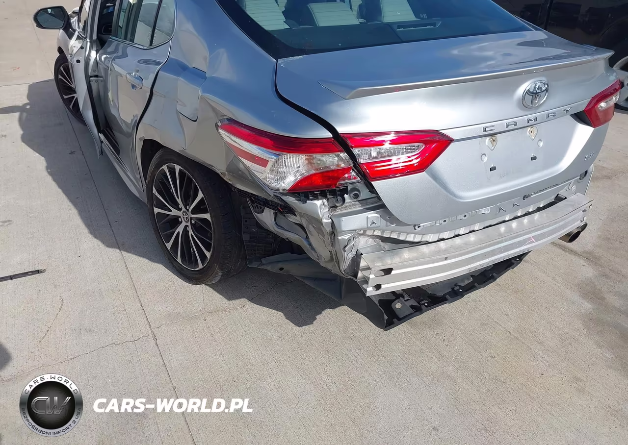 2020 Toyota Camry Se VIN:4T1G11AK0LU306884 - 17