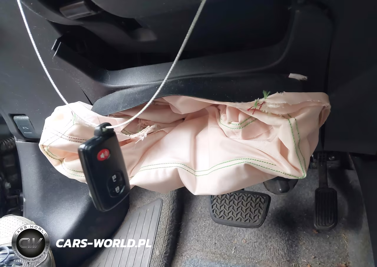 2015 Toyota Prius Two VIN:JTDKN3DU8F1991105 - 11