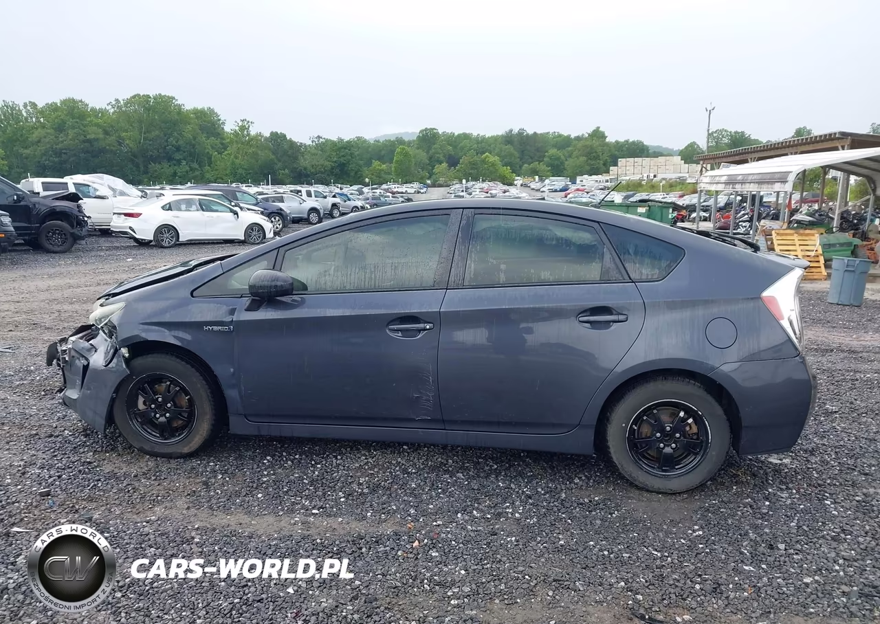 2015 Toyota Prius Two VIN:JTDKN3DU8F1991105 - 14