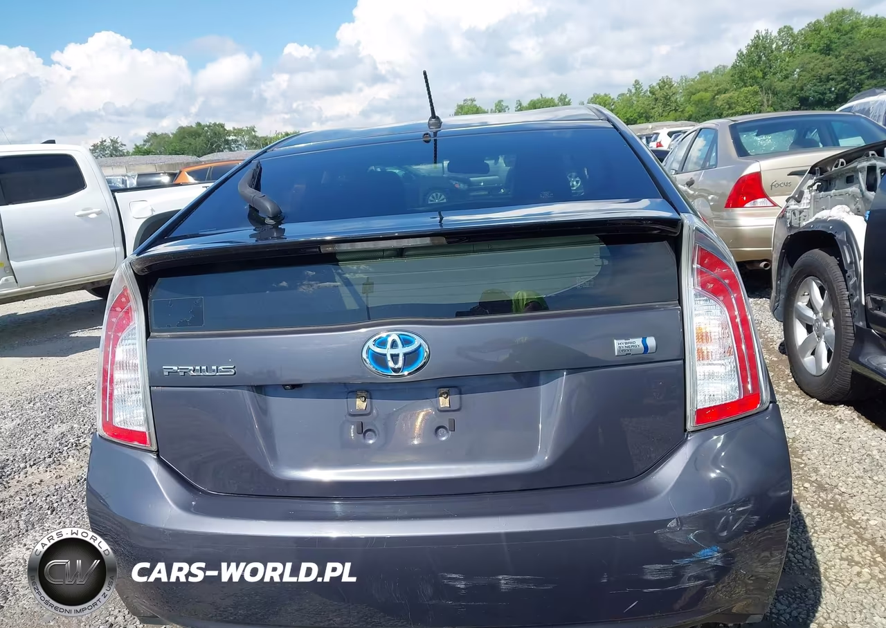 2015 Toyota Prius Two VIN:JTDKN3DU8F1991105 - 16