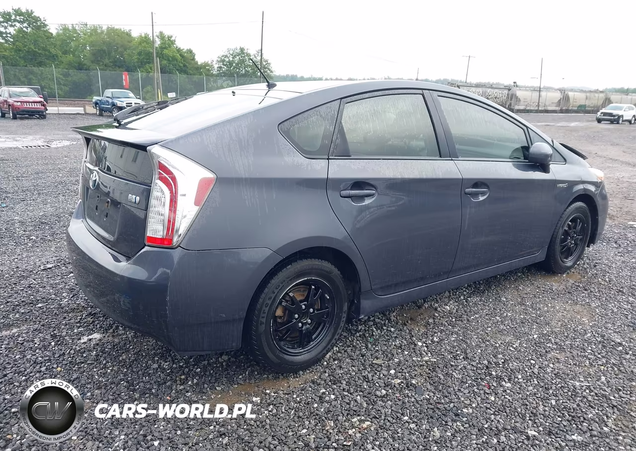 2015 Toyota Prius Two VIN:JTDKN3DU8F1991105 - 4