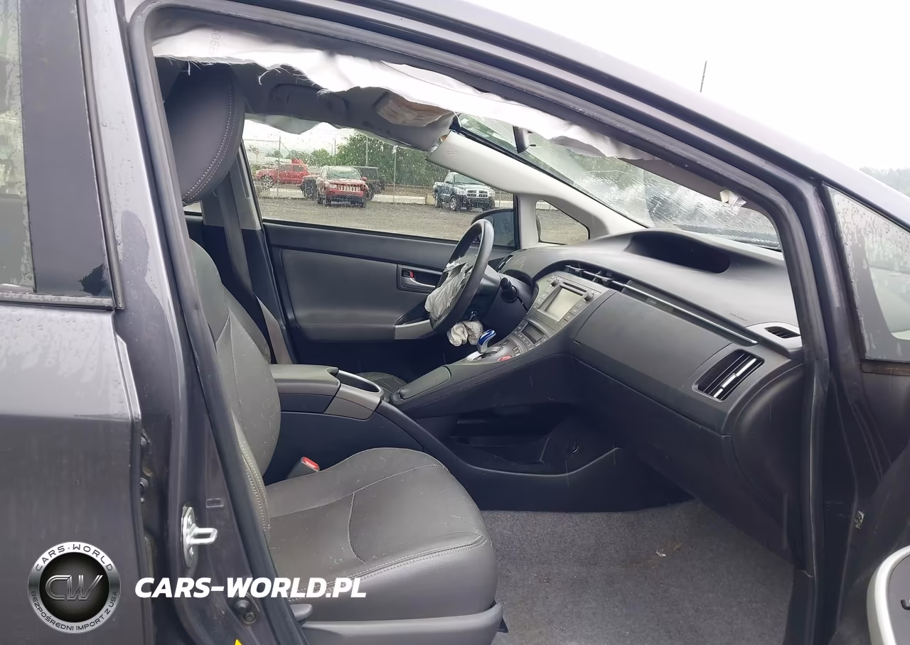 2015 Toyota Prius Two VIN:JTDKN3DU8F1991105 - 5