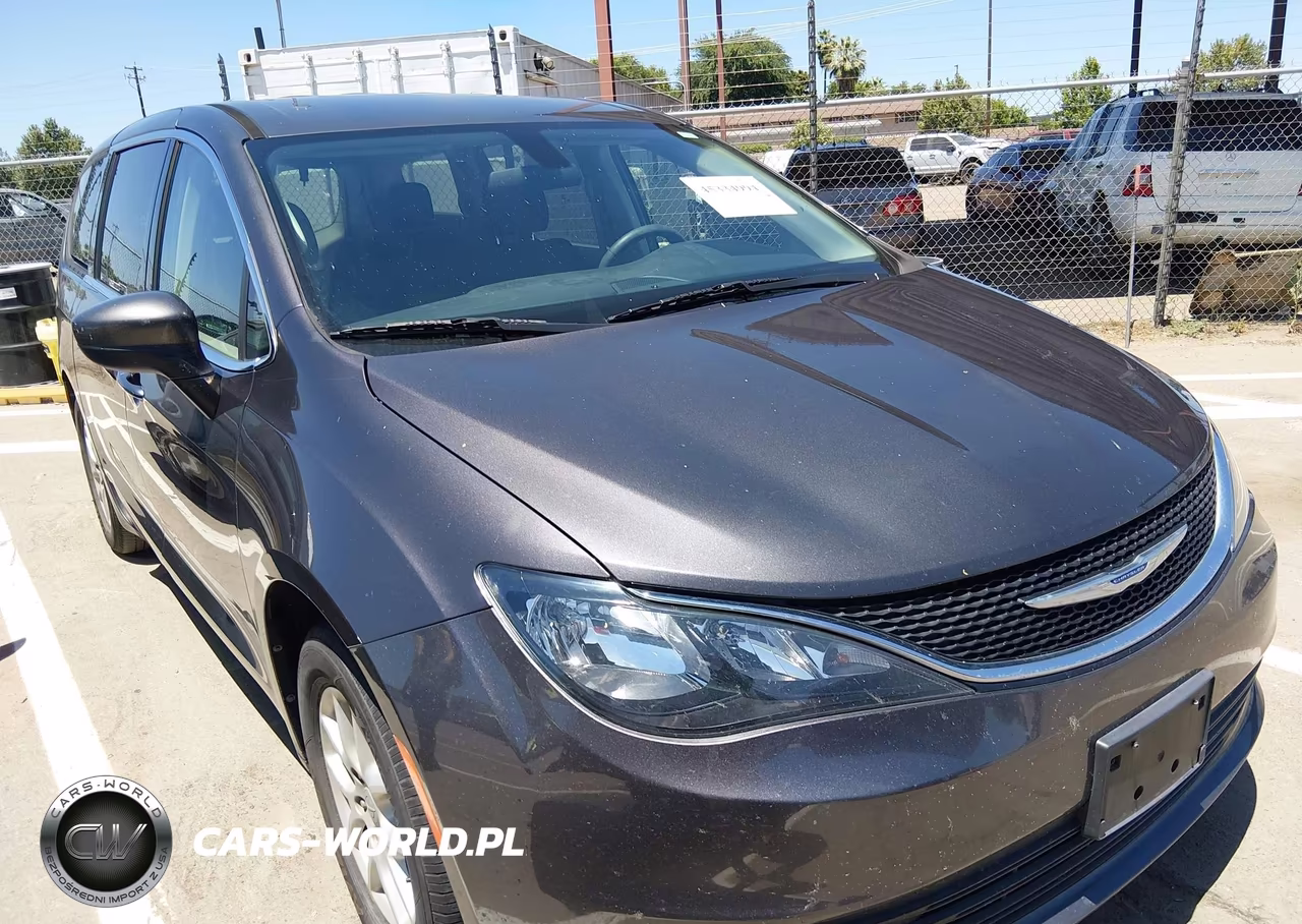 2020 Chrysler Voyager Lx
