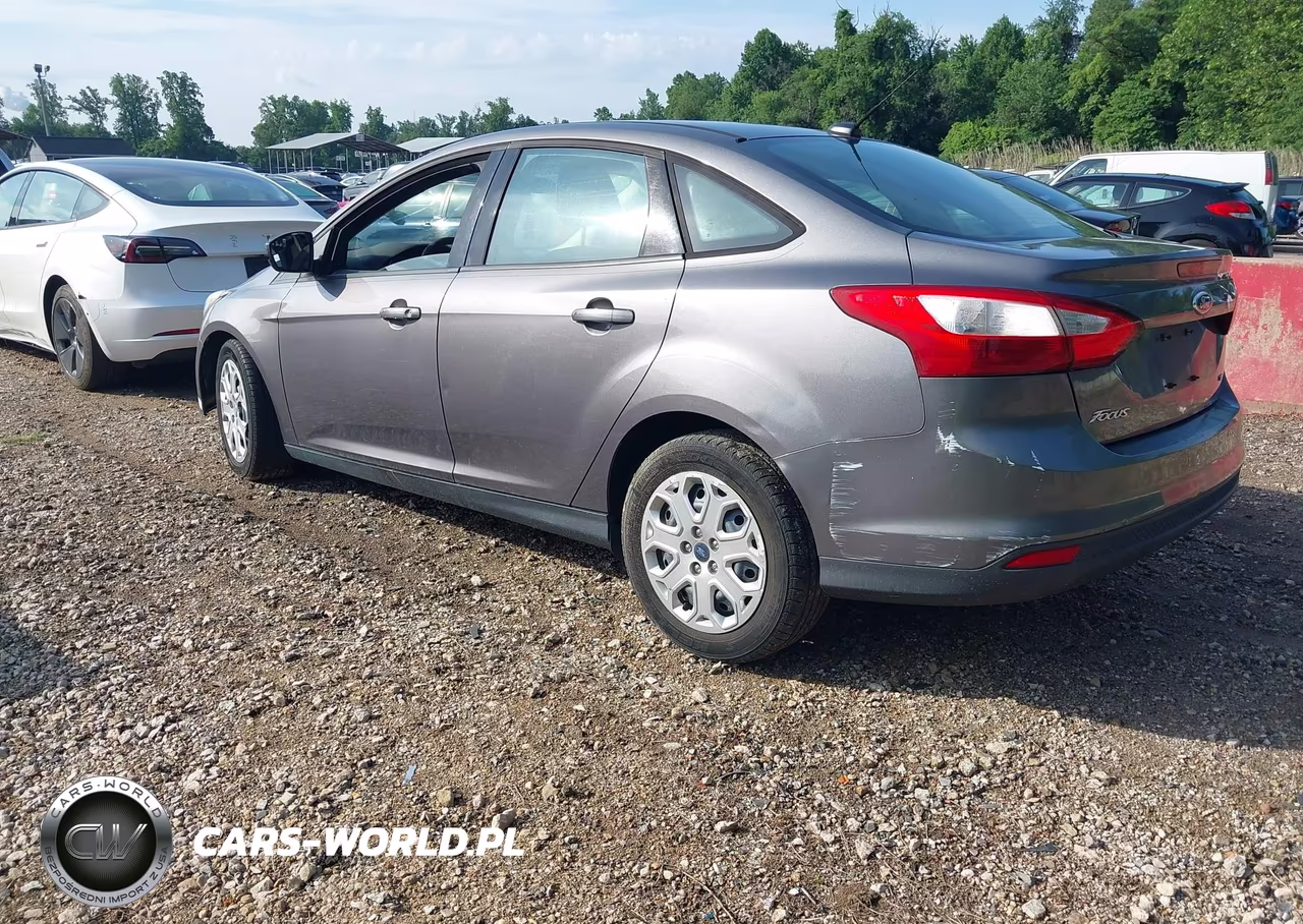 2012 Ford Focus Se VIN:1FAHP3F21CL164245 - 3