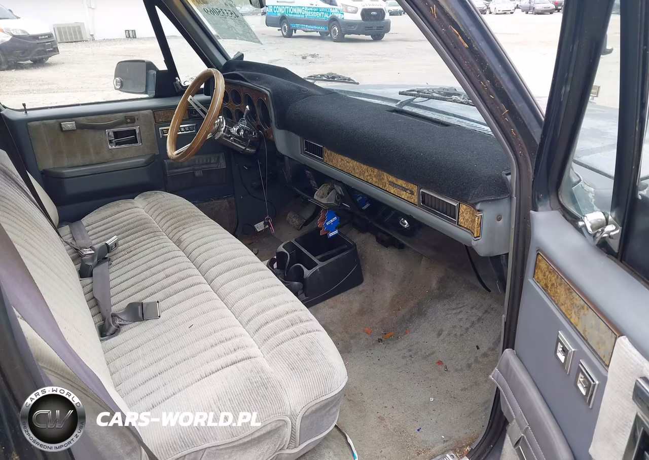 1990 Chevrolet Suburban R1500 VIN:1GNER16K7LF180239 - 5