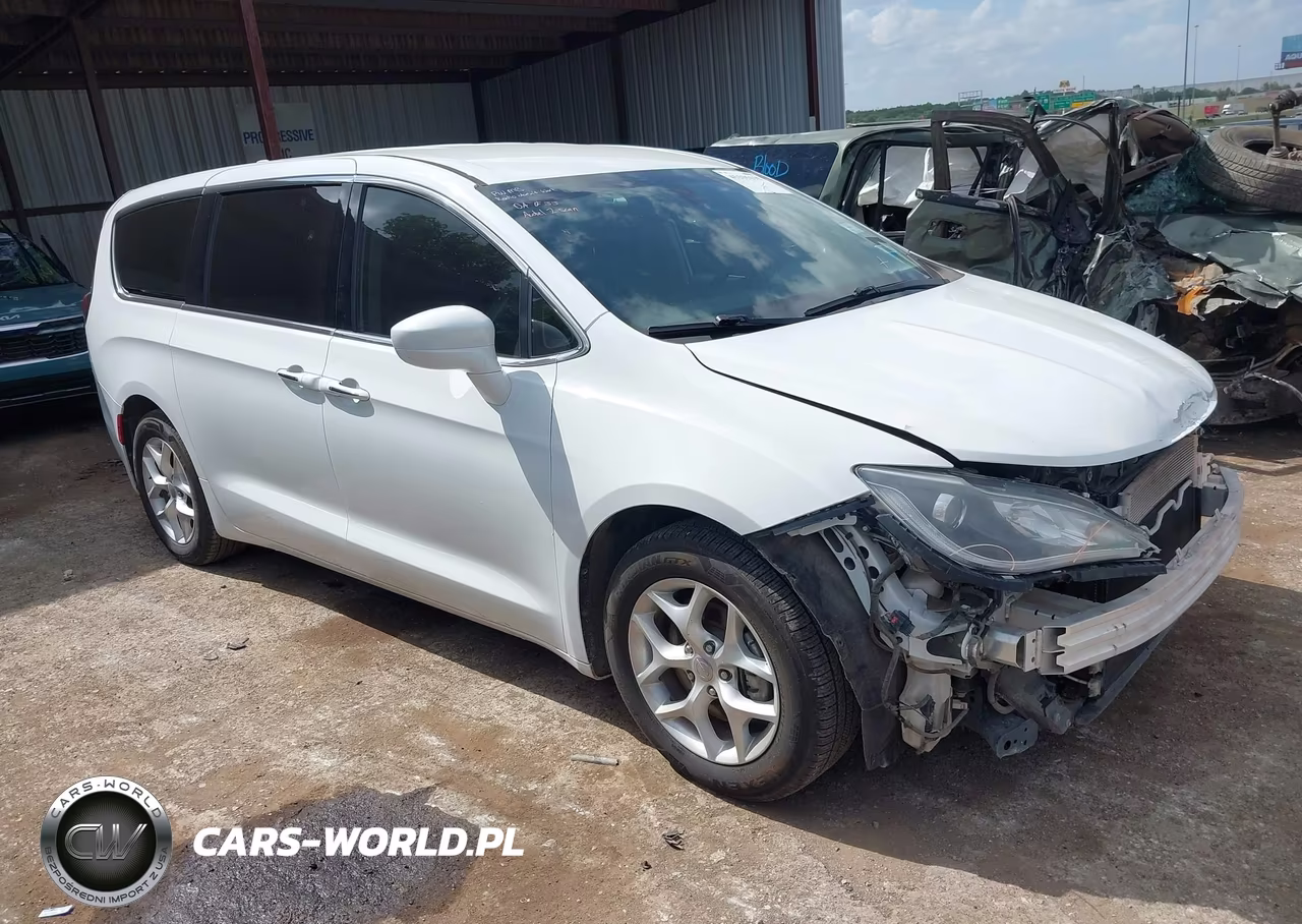 2018 Chrysler Pacifica Touring Plus – zdjęcie 1 z 17