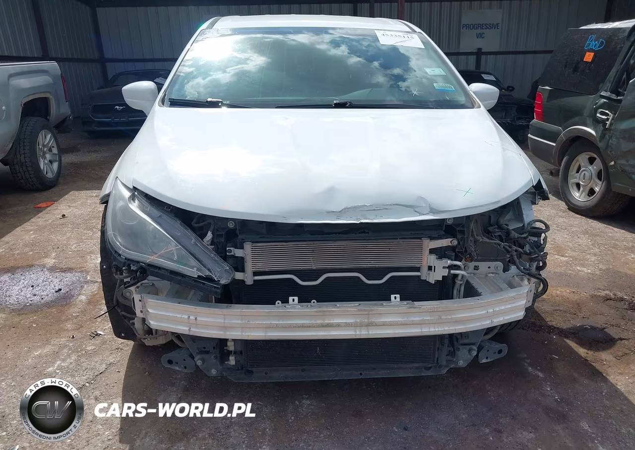 2018 Chrysler Pacifica Touring Plus VIN:2C4RC1FGXJR125541 - 13