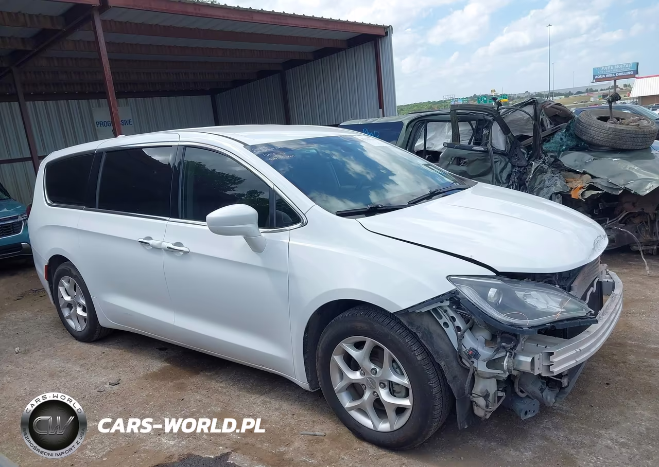2018 Chrysler Pacifica Touring Plus VIN:2C4RC1FGXJR125541 - 14