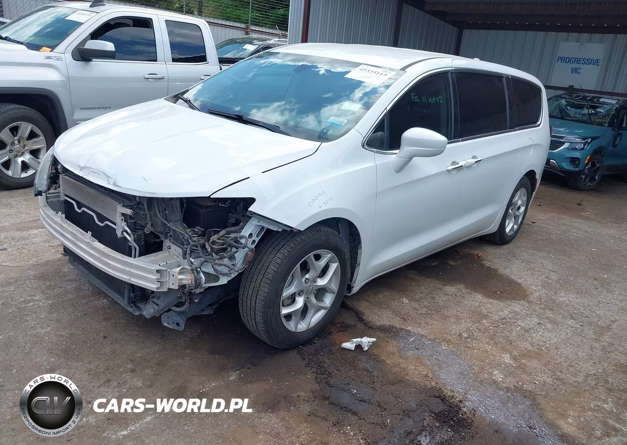 2018 Chrysler Pacifica Touring Plus VIN:2C4RC1FGXJR125541 - 2