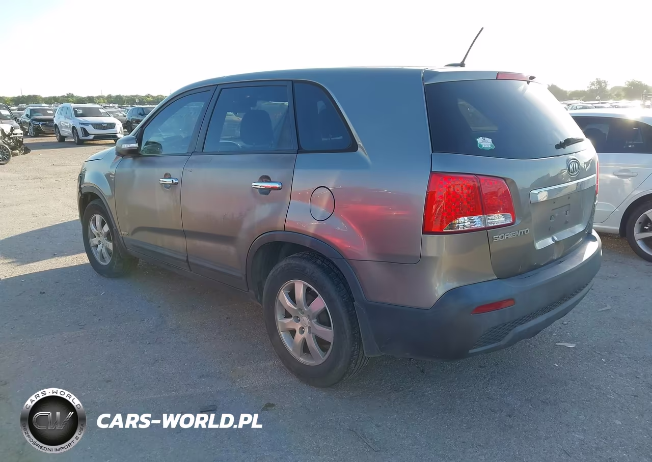 2011 Kia Sorento Lx VIN:5XYKTCA16BG011235 - 3
