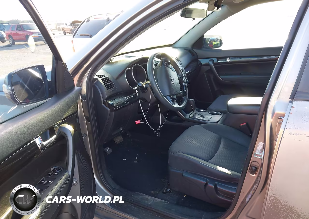 2011 Kia Sorento Lx VIN:5XYKTCA16BG011235 - 5