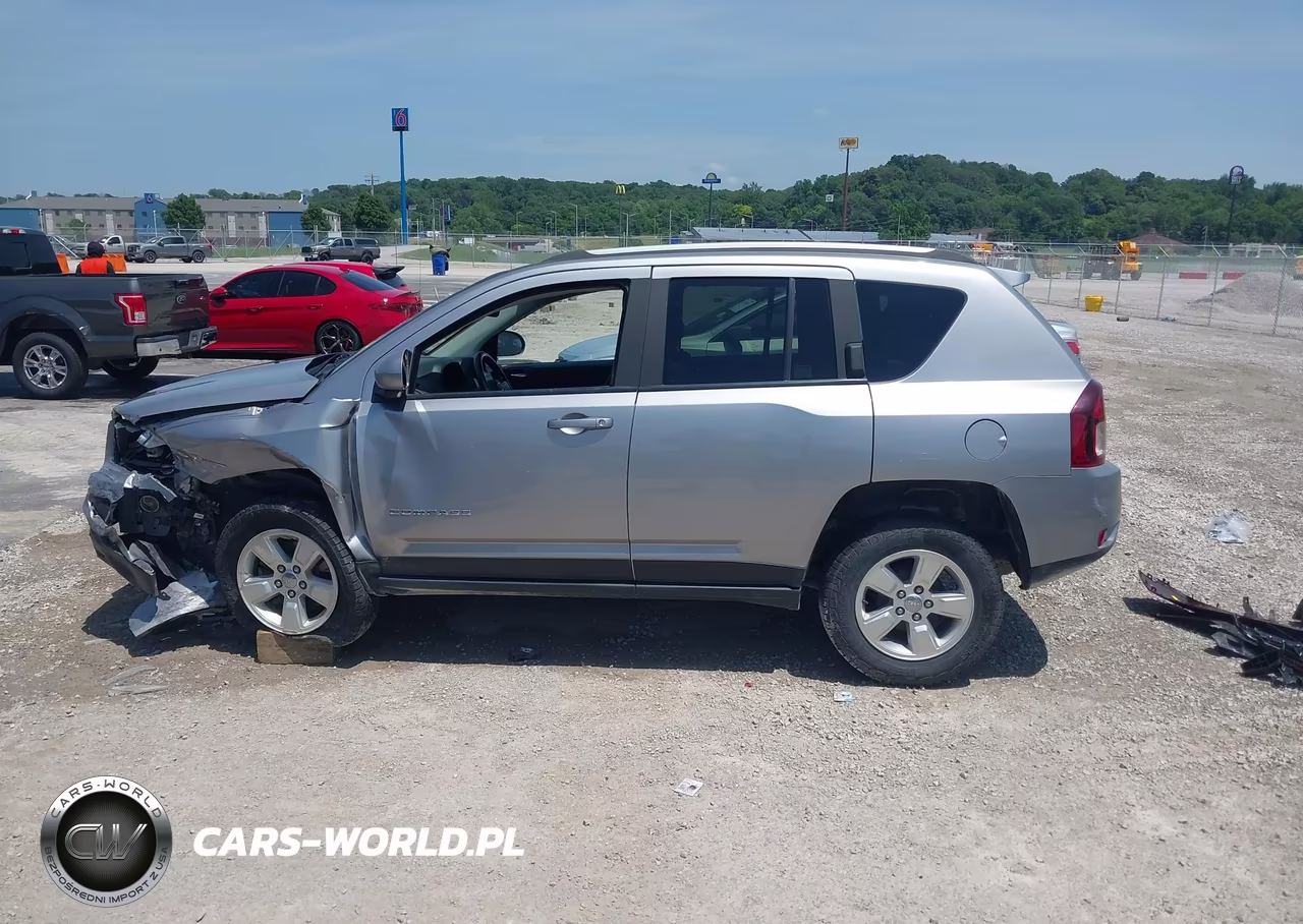 2016 Jeep Compass Latitude VIN:1C4NJCEA8GD715228 - 14