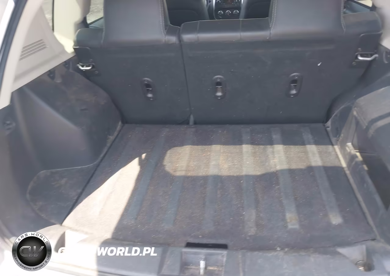2016 Jeep Compass Latitude VIN:1C4NJCEA8GD715228 - 17