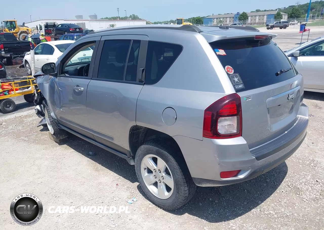 2016 Jeep Compass Latitude VIN:1C4NJCEA8GD715228 - 3