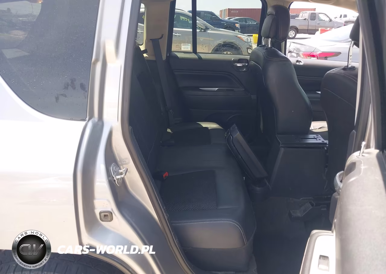 2016 Jeep Compass Latitude VIN:1C4NJCEA8GD715228 - 8