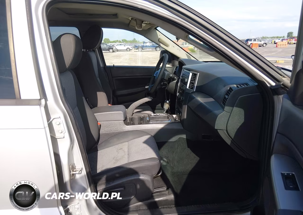 2008 Jeep Grand Cherokee Laredo VIN:1J8GR48K28C247024 - 5
