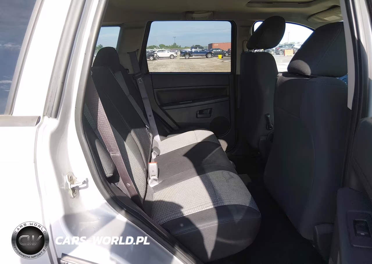 2008 Jeep Grand Cherokee Laredo VIN:1J8GR48K28C247024 - 8