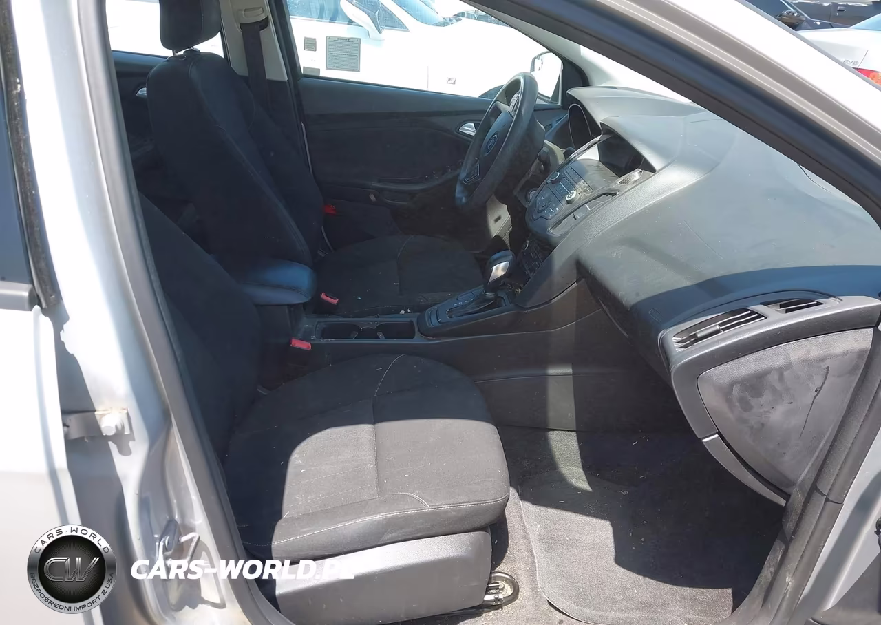 2018 Ford Focus Se VIN:1FADP3FE8JL304412 - 5