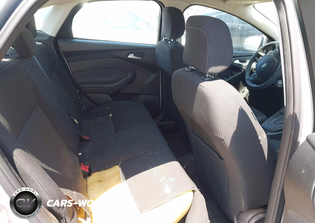 2018 Ford Focus Se VIN:1FADP3FE8JL304412 - 8