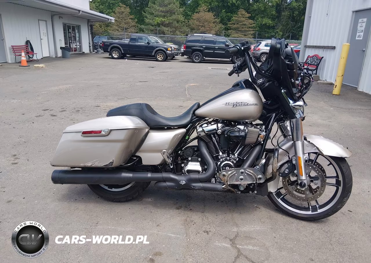 2018 Harley-Davidson Flhx Street Glide VIN:1HD1KBC18JB614720 - 11