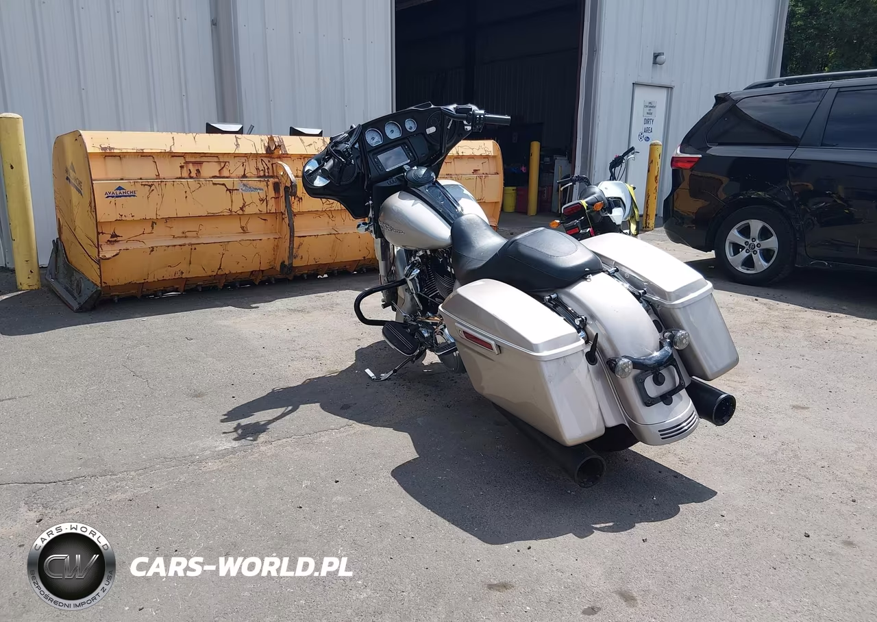 2018 Harley-Davidson Flhx Street Glide VIN:1HD1KBC18JB614720 - 3
