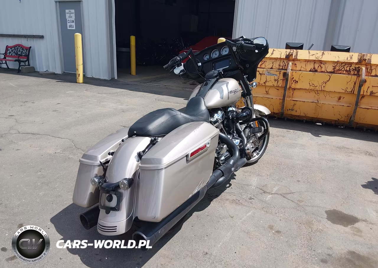 2018 Harley-Davidson Flhx Street Glide VIN:1HD1KBC18JB614720 - 4