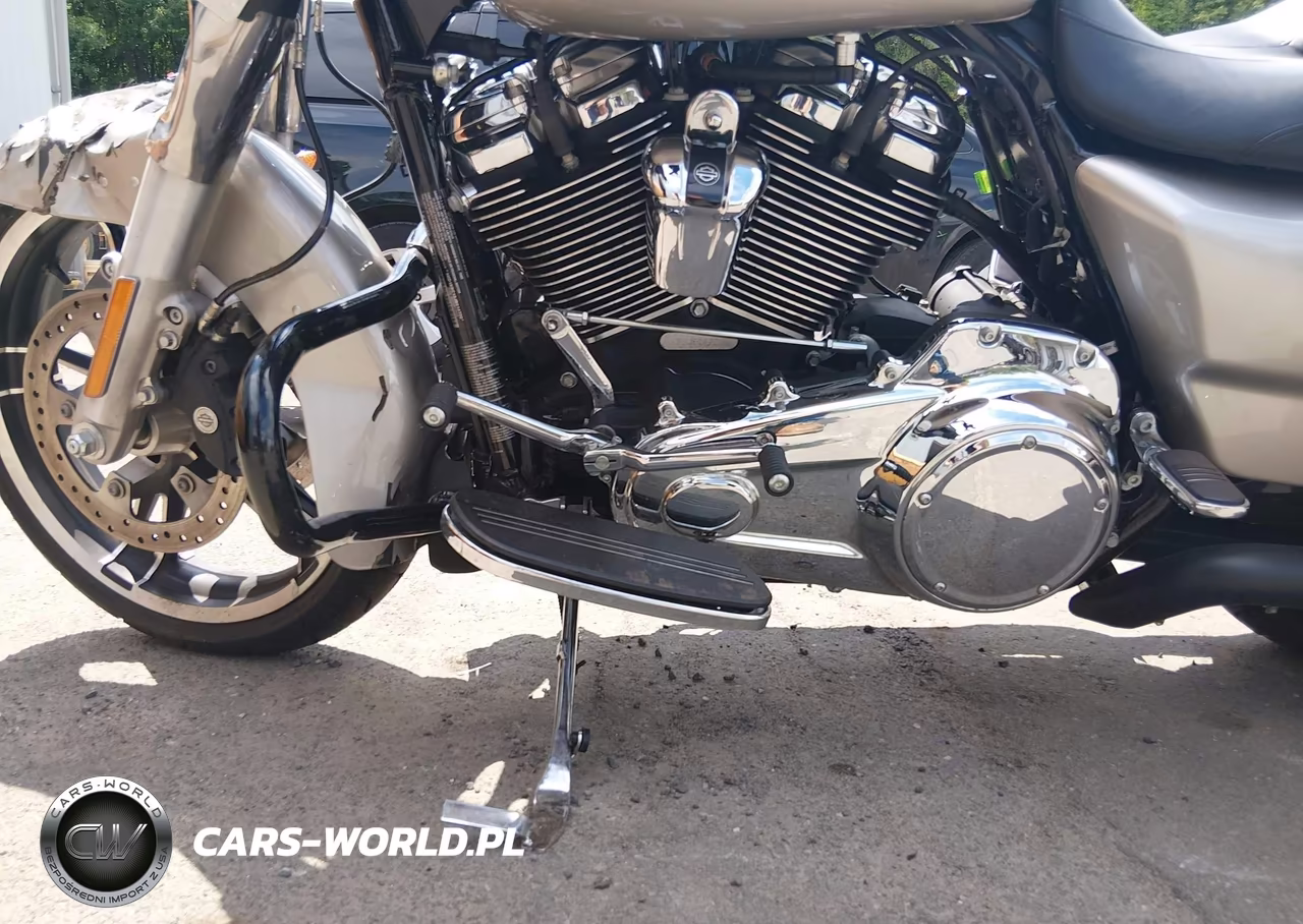 2018 Harley-Davidson Flhx Street Glide VIN:1HD1KBC18JB614720 - 9