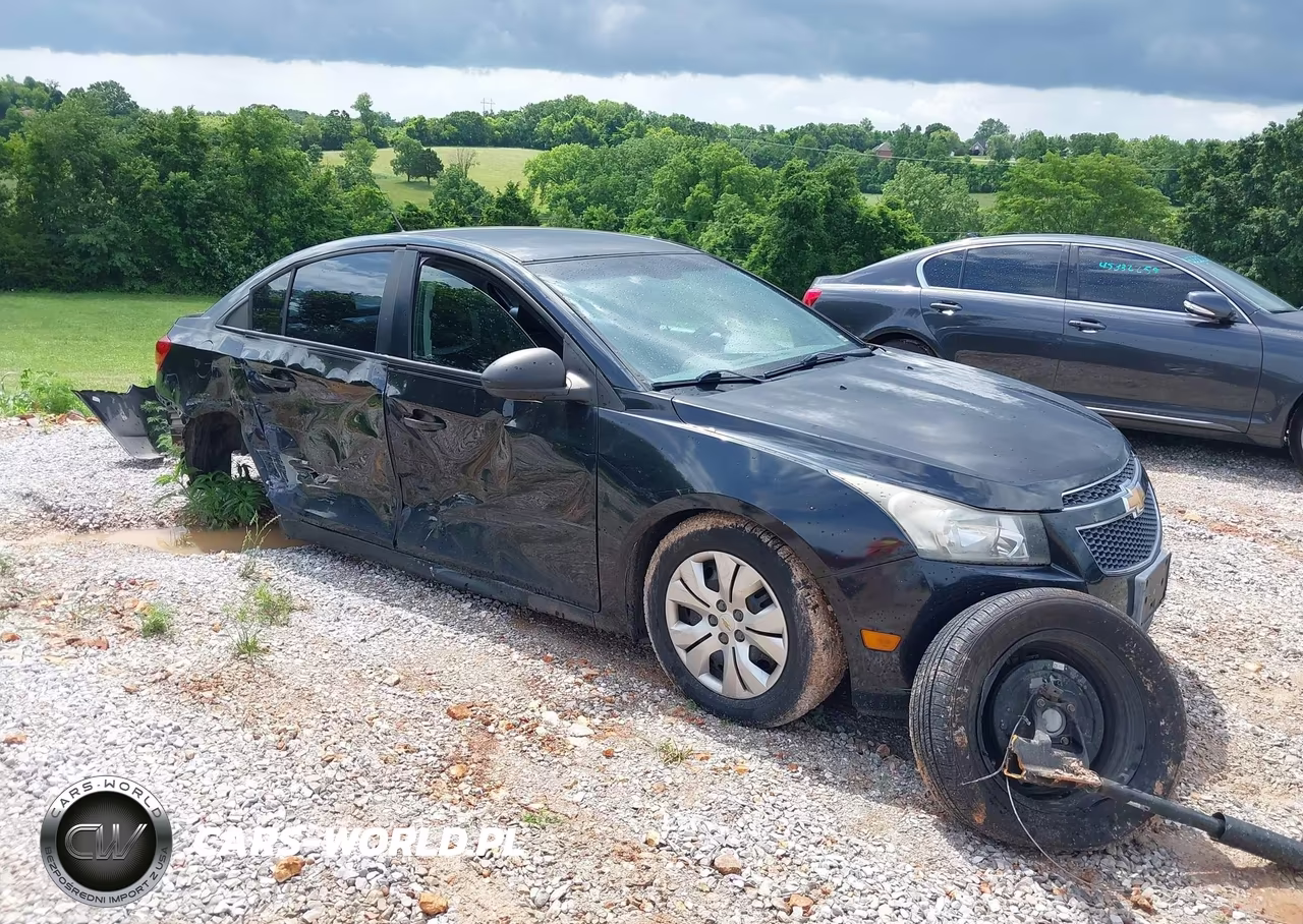 2013 Chevrolet Cruze Ls Auto – zdjęcie 1 z 17